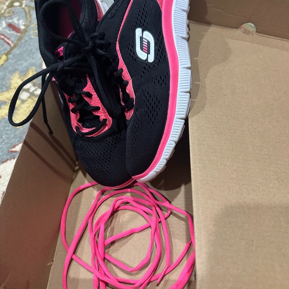 Black and Pink Mesh Athletic Shoes with Cushioned Sole. Excellent condition. - Picture 5 of 8
